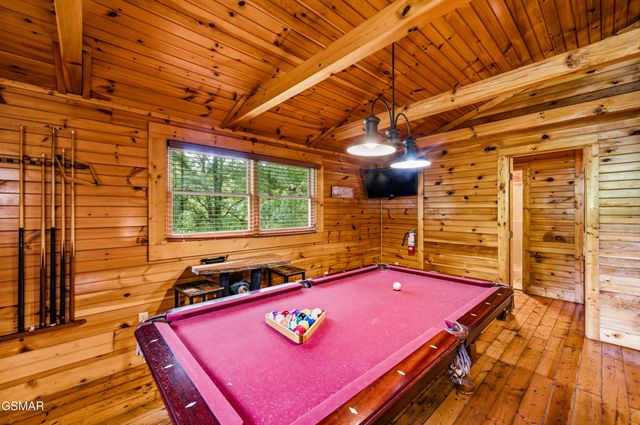 1857 Elk Springs Way, Gatlinburg, TN 37738