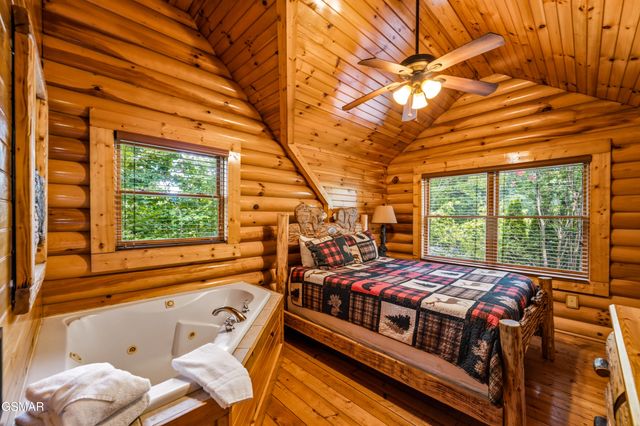 1857 Elk Springs Way, Gatlinburg, TN 37738