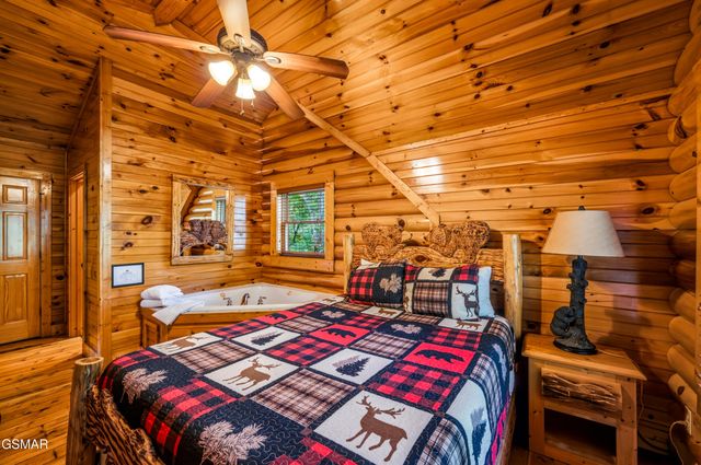 1857 Elk Springs Way, Gatlinburg, TN 37738