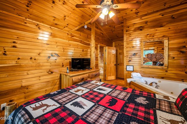 1857 Elk Springs Way, Gatlinburg, TN 37738