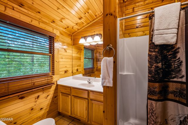 1857 Elk Springs Way, Gatlinburg, TN 37738