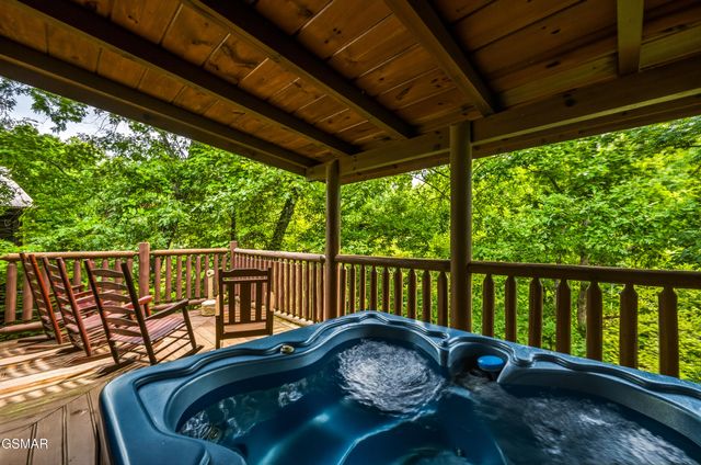 1857 Elk Springs Way, Gatlinburg, TN 37738