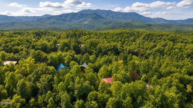 1857 Elk Springs Way, Gatlinburg, TN 37738