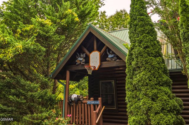 1857 Elk Springs Way, Gatlinburg, TN 37738