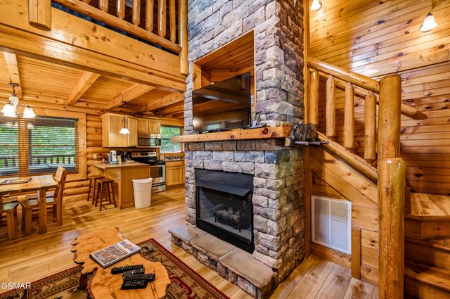 1857 Elk Springs Way, Gatlinburg, TN 37738