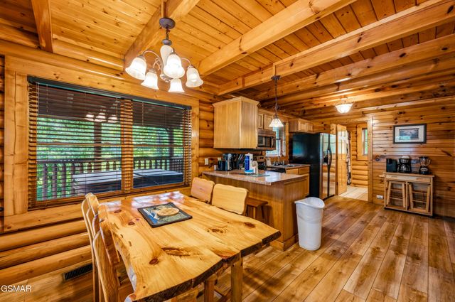 1857 Elk Springs Way, Gatlinburg, TN 37738