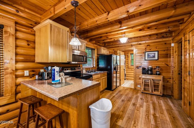 1857 Elk Springs Way, Gatlinburg, TN 37738