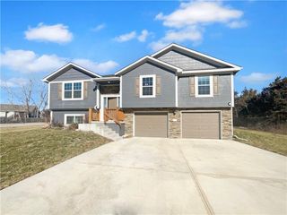 216 Greystone Way, Grain Valley, MO 64029