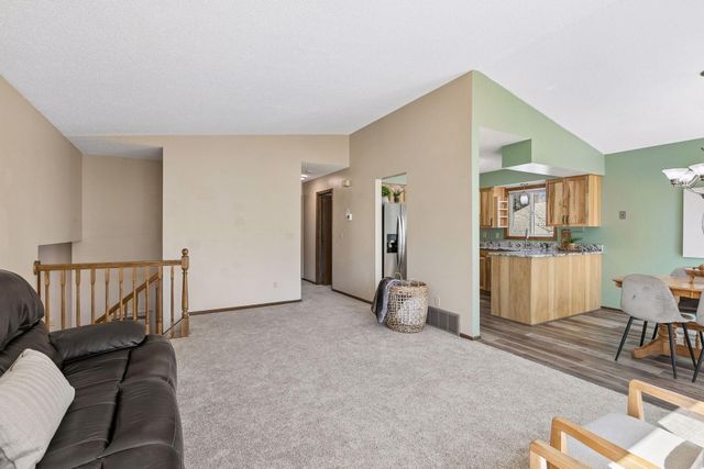 4320 Greenhaven Court, Vadnais Heights, MN 55127