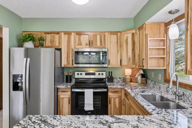 4320 Greenhaven Court, Vadnais Heights, MN 55127