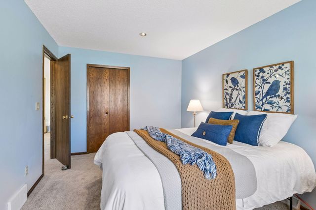 4320 Greenhaven Court, Vadnais Heights, MN 55127