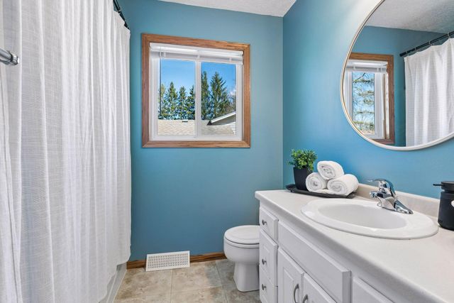 4320 Greenhaven Court, Vadnais Heights, MN 55127