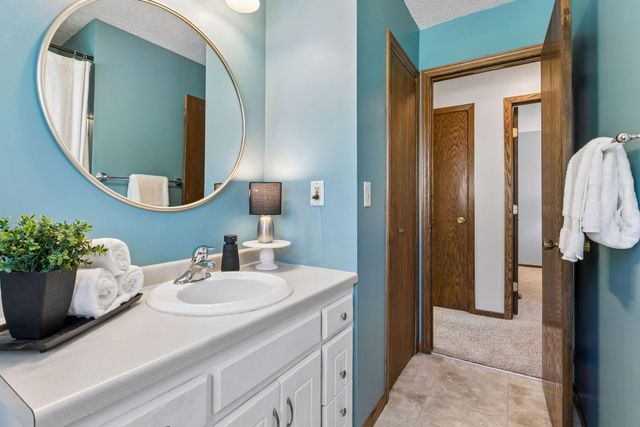 4320 Greenhaven Court, Vadnais Heights, MN 55127