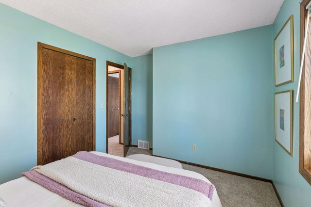 4320 Greenhaven Court, Vadnais Heights, MN 55127