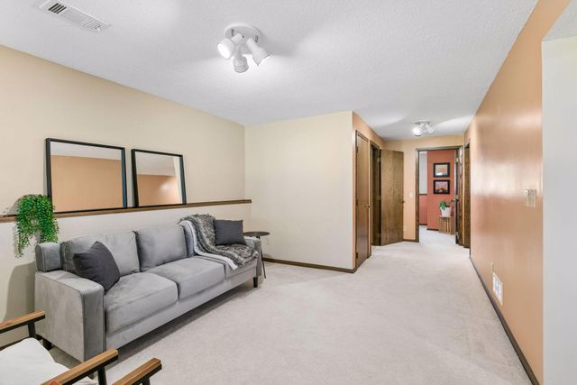 4320 Greenhaven Court, Vadnais Heights, MN 55127