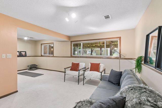 4320 Greenhaven Court, Vadnais Heights, MN 55127