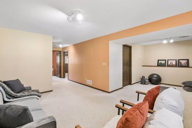 4320 Greenhaven Court, Vadnais Heights, MN 55127