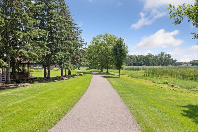 4320 Greenhaven Court, Vadnais Heights, MN 55127