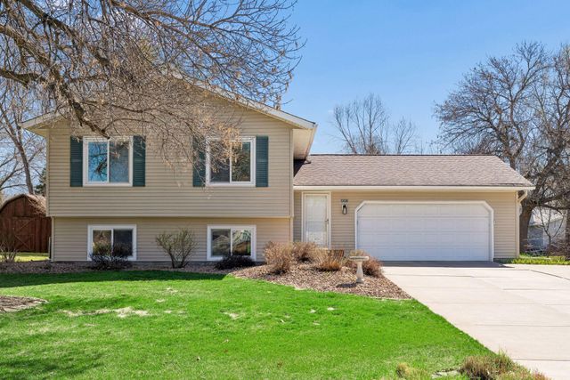 4320 Greenhaven Court, Vadnais Heights, MN 55127