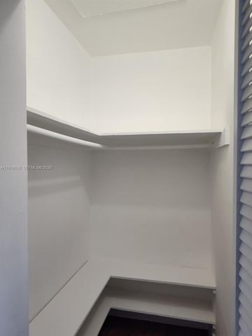 655 Eldron Dr 31, Miami Springs, FL 33166