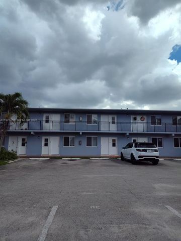 655 Eldron Dr 31, Miami Springs, FL 33166