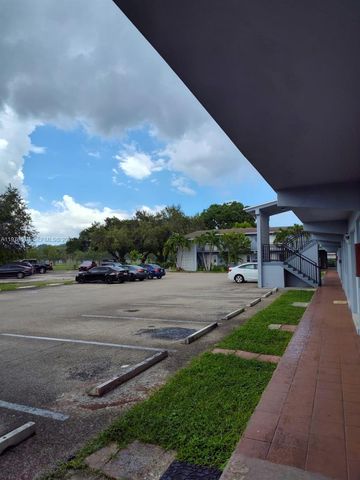 655 Eldron Dr 31, Miami Springs, FL 33166