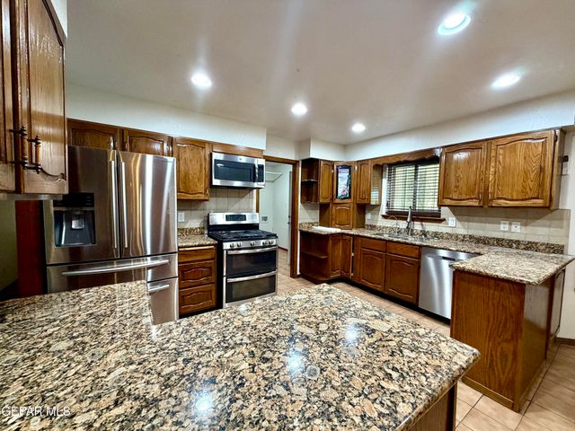 2452 W O'Hara Road, Anthony, NM 88021