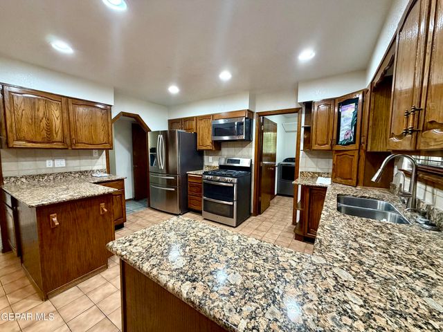 2452 W O'Hara Road, Anthony, NM 88021