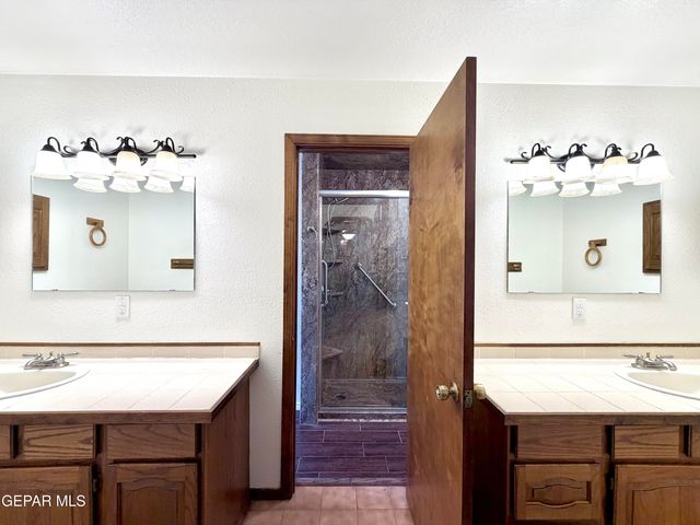 2452 W O'Hara Road, Anthony, NM 88021