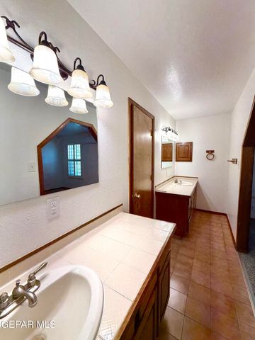 2452 W O'Hara Road, Anthony, NM 88021