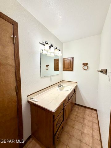 2452 W O'Hara Road, Anthony, NM 88021