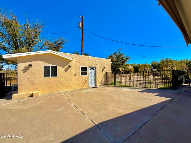 2452 W O'Hara Road, Anthony, NM 88021