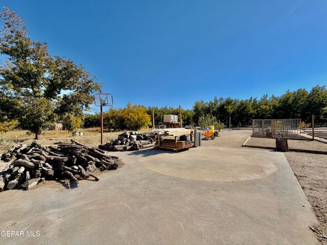 2452 W O'Hara Road, Anthony, NM 88021