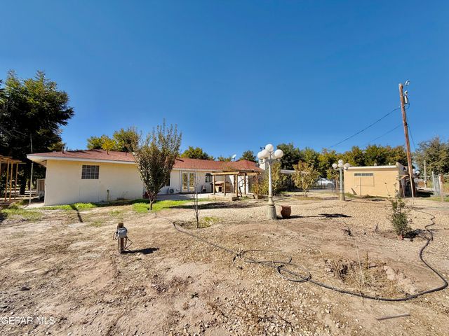 2452 W O'Hara Road, Anthony, NM 88021