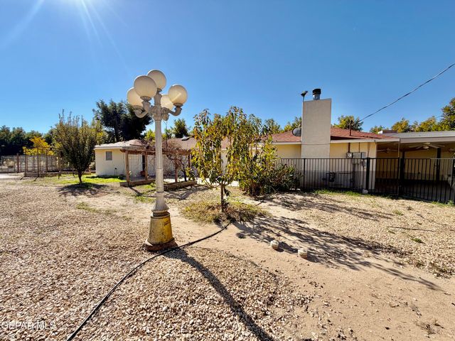 2452 W O'Hara Road, Anthony, NM 88021
