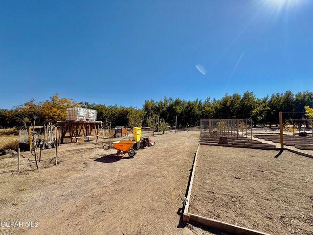 2452 W O'Hara Road, Anthony, NM 88021
