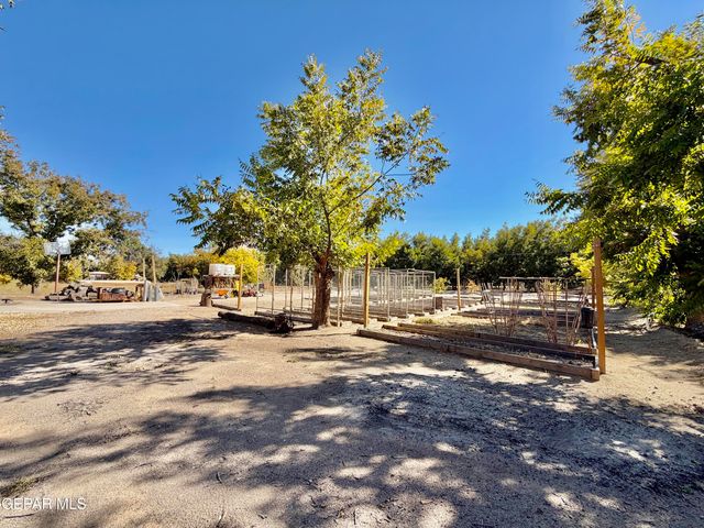 2452 W O'Hara Road, Anthony, NM 88021