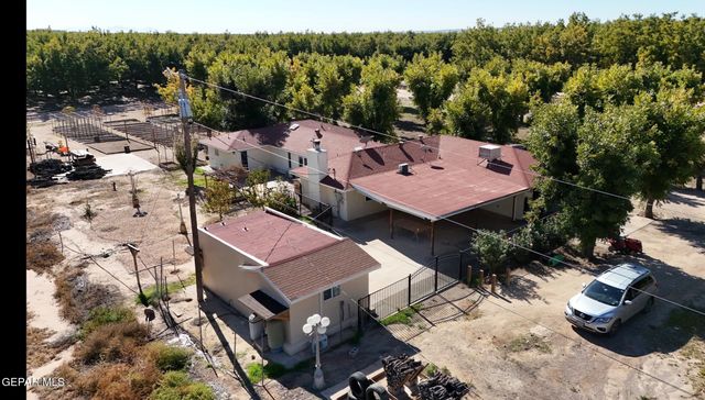 2452 W O'Hara Road, Anthony, NM 88021