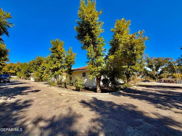 2452 W O'Hara Road, Anthony, NM 88021