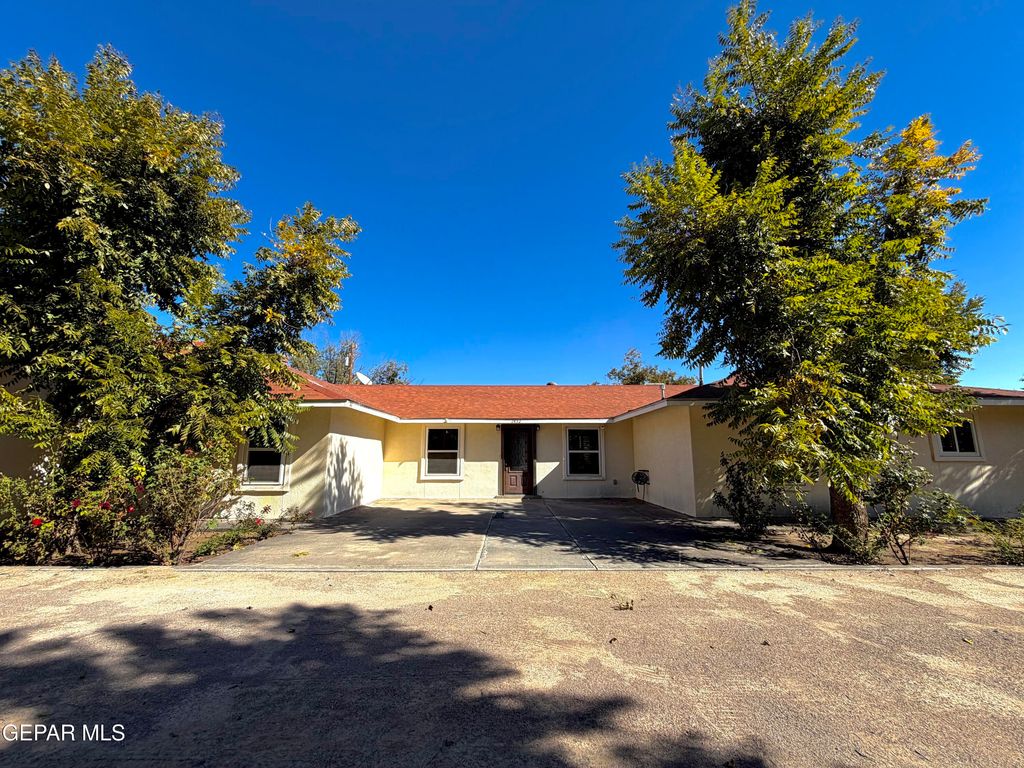 2452 W O'Hara Road, Anthony, NM 88021