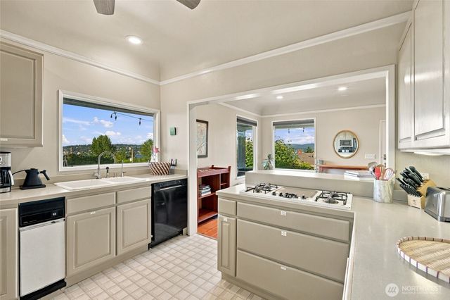 10115 66th Avenue S, Seattle, WA 98178