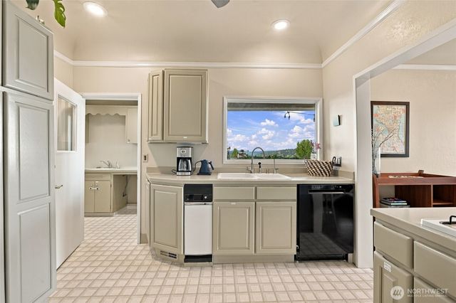 10115 66th Avenue S, Seattle, WA 98178