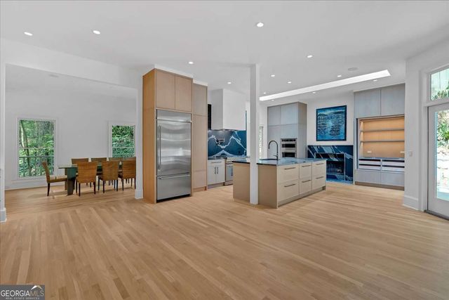 400 OLD IVY Road NE, Atlanta, GA 30342