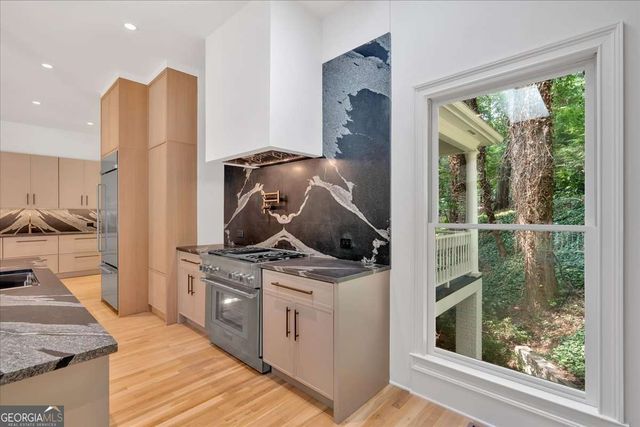 400 OLD IVY Road NE, Atlanta, GA 30342