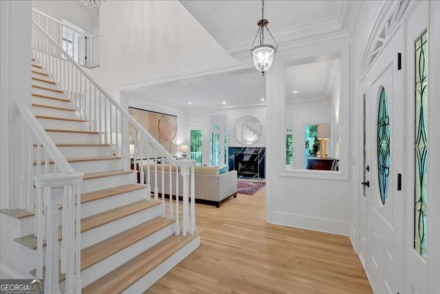 400 OLD IVY Road NE, Atlanta, GA 30342