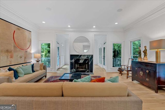 400 OLD IVY Road NE, Atlanta, GA 30342