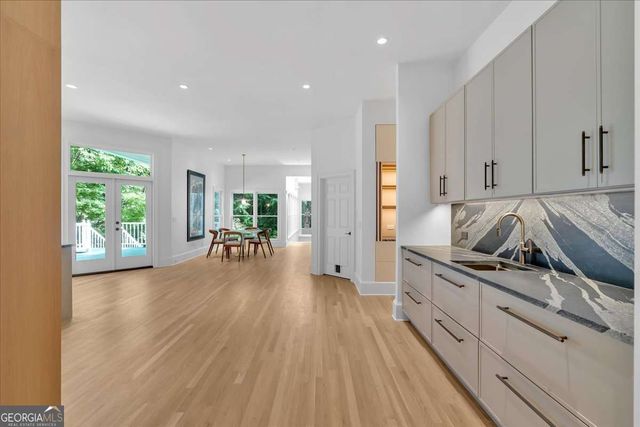 400 OLD IVY Road NE, Atlanta, GA 30342