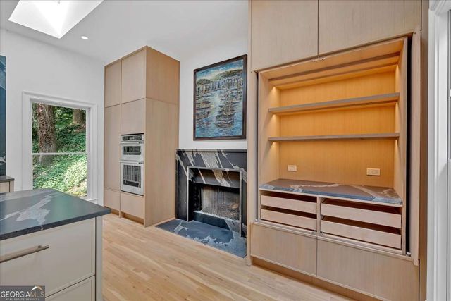 400 OLD IVY Road NE, Atlanta, GA 30342