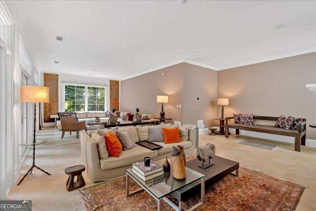 400 OLD IVY Road NE, Atlanta, GA 30342