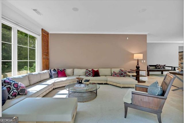 400 OLD IVY Road NE, Atlanta, GA 30342